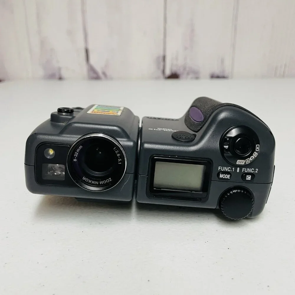 Nikon COOLPIX 995 3.2MP Digital Camera Black
